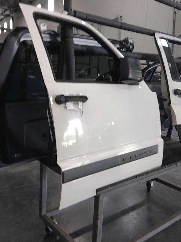 2010 Jeep Liberty Right Front Door White 4DR SUV Used 152K Miles OEM Part