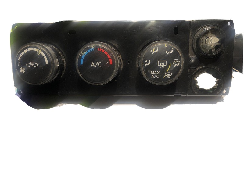 Nissan Quest Climate Heater A/C Control 05-06 27500-ZM00BI132000B