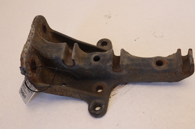 2008-2017 FREIGHTLINER CASCADIA 125 FRONT RIGHT CAB MOUNTING SUPPORT BRACKET OEM