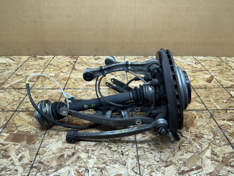 BMW E90 E92 E93 M3 08-13 OEM REAR RIGHT PASSENGER SUSPENSION HUB AXLE ASSEMBLY