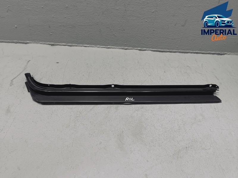 TOYOTA SIENNA 11-20 REAR LEFT DRIVE SIDE SLIDING DOOR CENTER RAIL COVER OEM