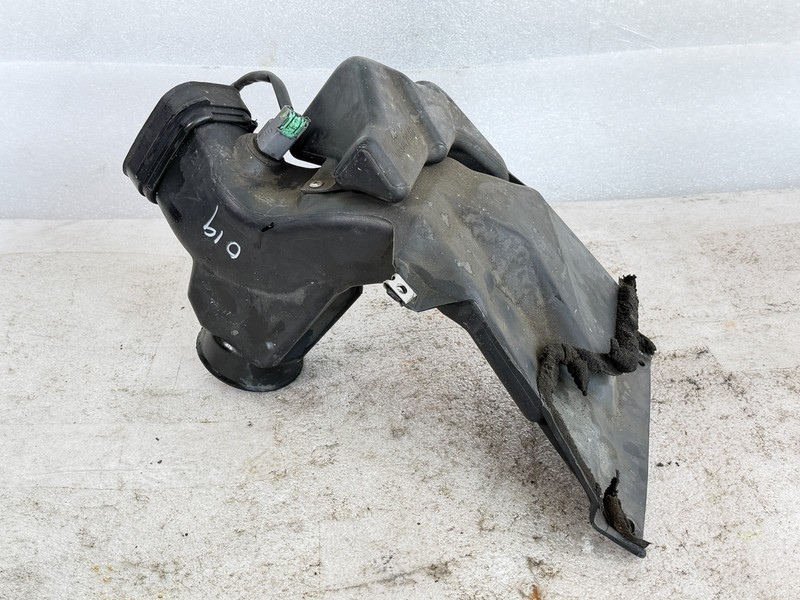 2003 NISSAN MAXIMA Engine Air Intake Duct/Resonator 3.5 Liters 6 Cylinder