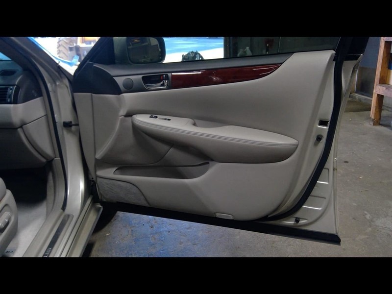 ES330 2004 Passenger Right Front Door Trim Panel 1690833