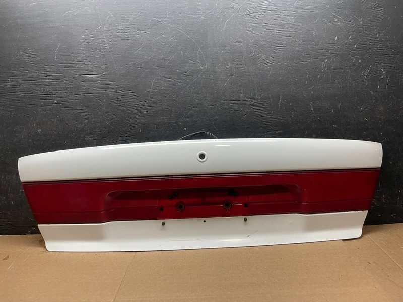 1997 - 1999 Saturn SL2 Sedan Center Tail Light Lid Trunk Rear PanelY9250 DG
