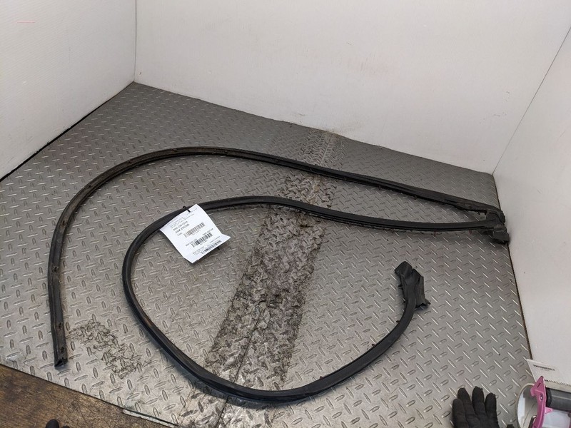 05-13 Corvette C6 Door Weatherstrip Seal LH Driver 1184614