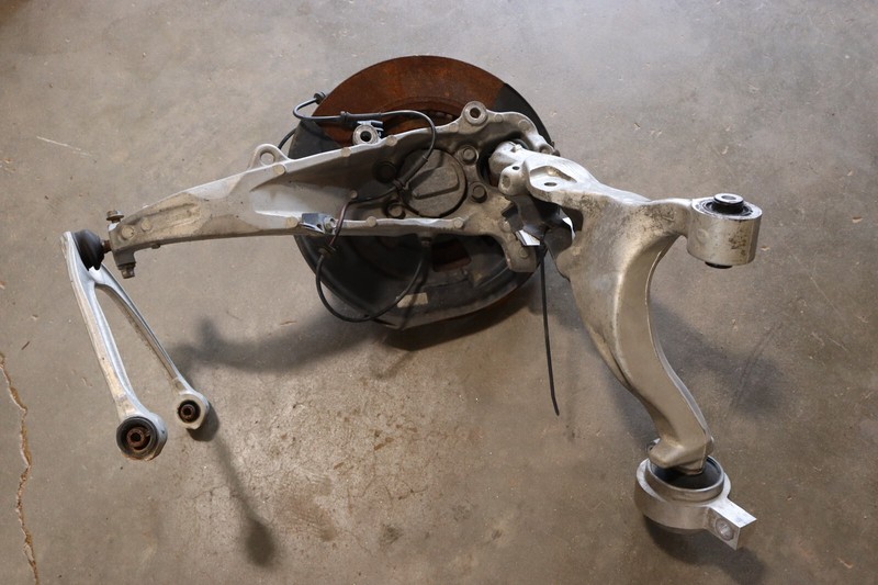 2013-2014 NISSAN 370Z BASE FRONT LEFT SPINDLE KNUCKLE WHEEL HUB W/ ARMS OEM