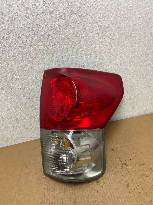 2007 to 2013 Toyota Tundra Right Passenger RH Tail Light Oem AD1168 LK