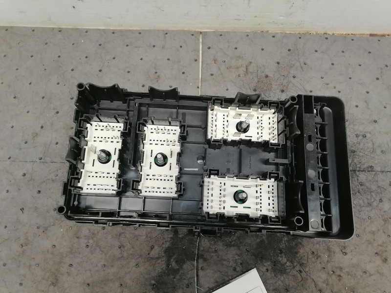 Fuse Box Engine Power Distribution Center Non-etorque Fits 21 WRANGLER 1595531