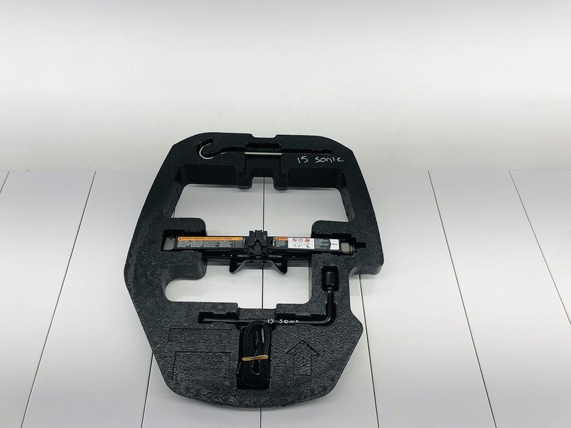 12-20 CHEVROLET SONIC REAR TRUNK COMPARTMENT JACK TOOL EMERGENCY KIT OEM