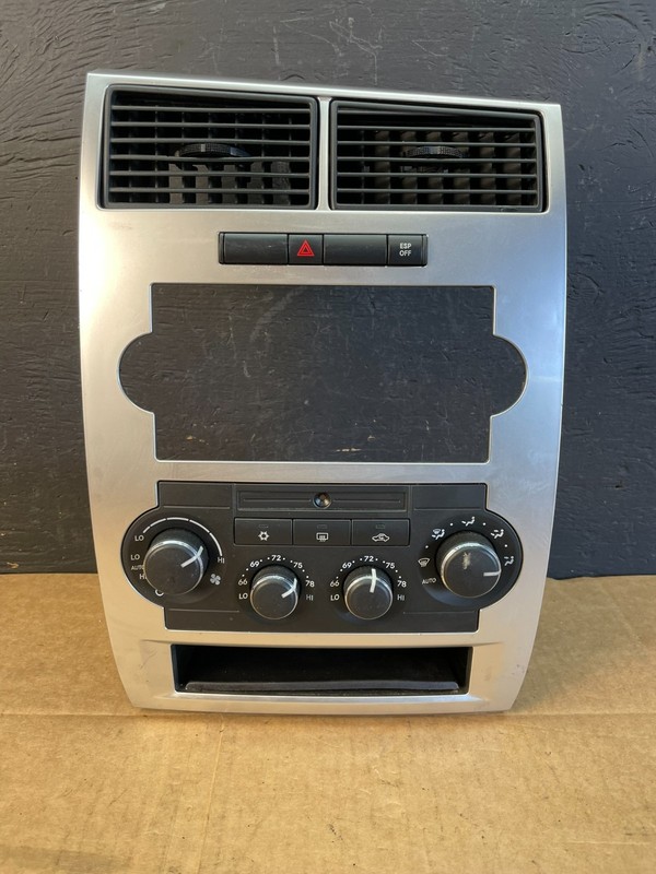 2005 - 2007 Dodge Charger Dash Climate Temperature Control Radio Bezel AC5197 DG