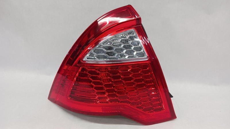 10-'12 FORD FUSION Left driver Taillight OEM Grade A!