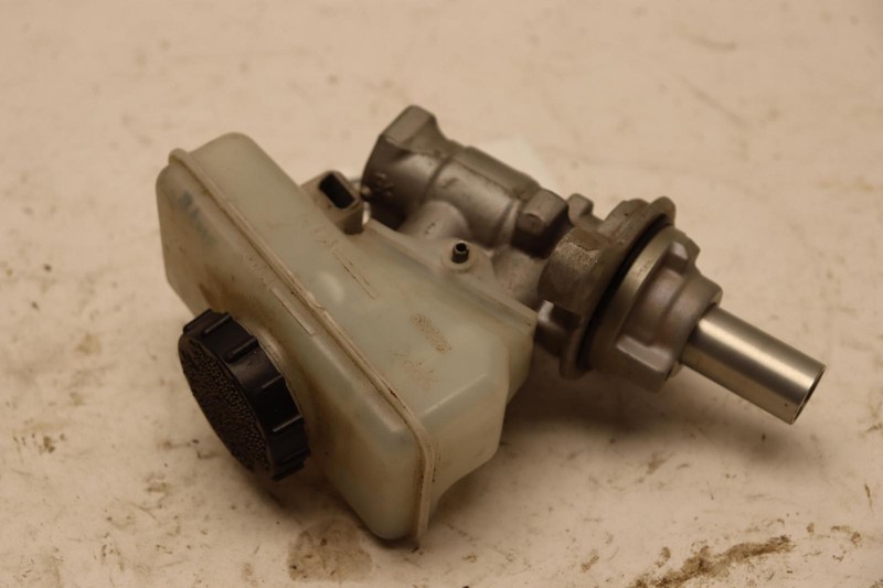2017-2019 FIAT 124 SPIDER 1.4L A/T POWER BRAKE MASTER CYLINDER W/ TANK OEM