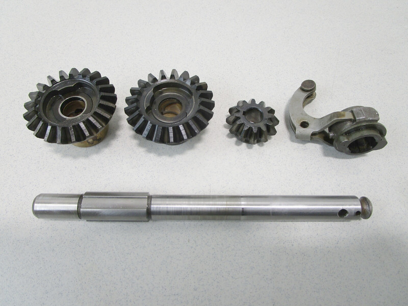1954 Johnson CD-11 5.5 Outboard Propeller Shaft Forward Reverse Pinion Gear Set