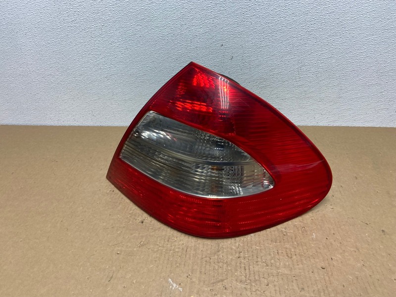 2007 - 2009 Mercedes E E320 E500 Sedan Right Passenger Tail Light OEM AC1406 LK