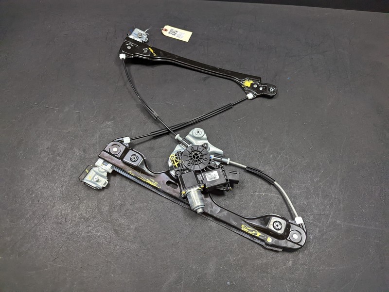 Front Right Door Window Regulator 2022 Cadillac CT4 84898051 2021 2023