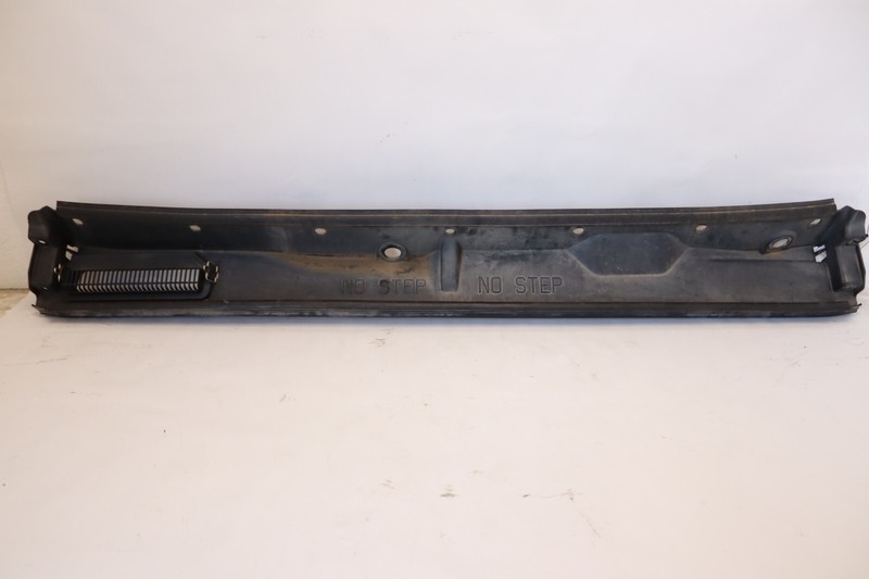 2018-2024 VOLVO VNL 760 860 FRONT COWL GRILLE COVER PANEL 84725939 OEM
