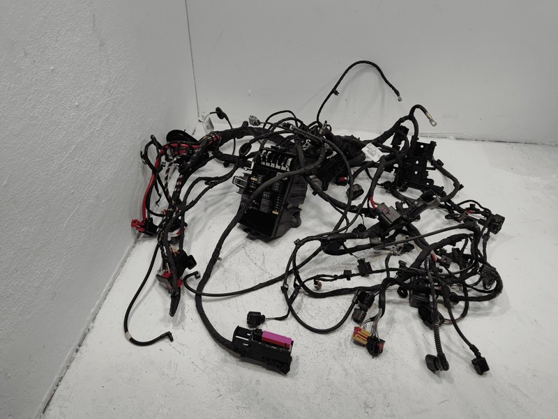 2018-23 Volkswagen Atlas 2.0L Engine Bay Room Main Wiring Harness & Fuse Box OEM