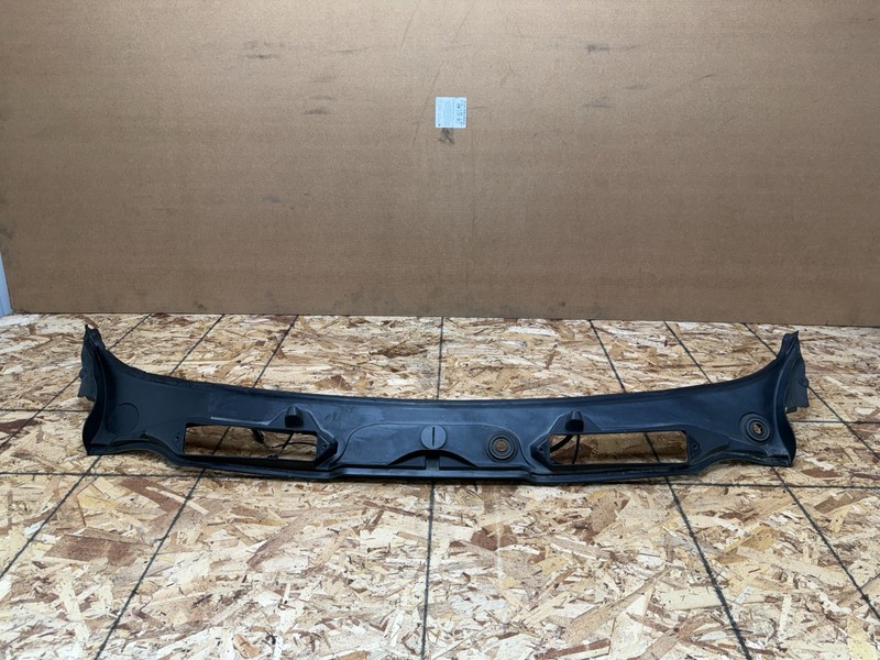 BMW E90 2008-2012 M3 OEM FRONT WINDSHIELD COWL COVER TRIM MOLDING ASSEMBLY