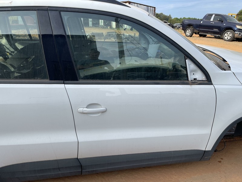 2018 VOLKSWAGEN TIGUAN FRONT RIGHT PASSENGER SIDE DOOR OEM WHITE