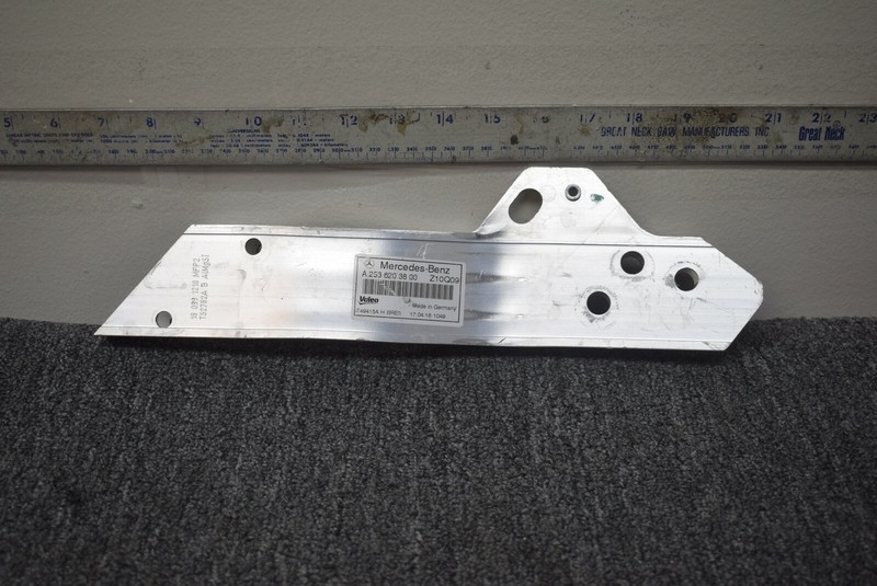 2015-2016 MERCEDES BENZ RIGHT SIDE RADIATOR SUPPORT BRACKET FACTORY OEM