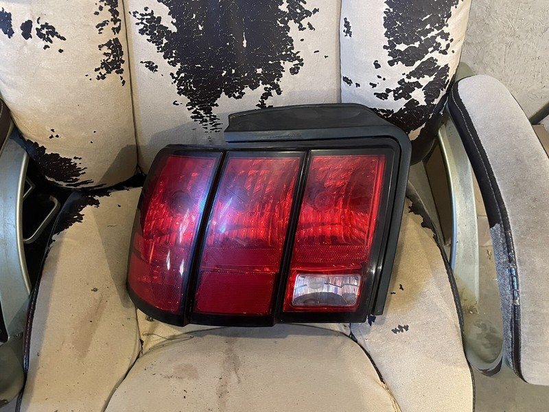 2000 Ford Mustang Gt Driver Left Tail Light Lamp Assembly Outer 99 01 02 03 04