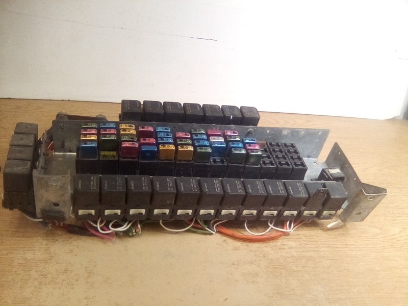 International 9200 Fuse/Relay Block