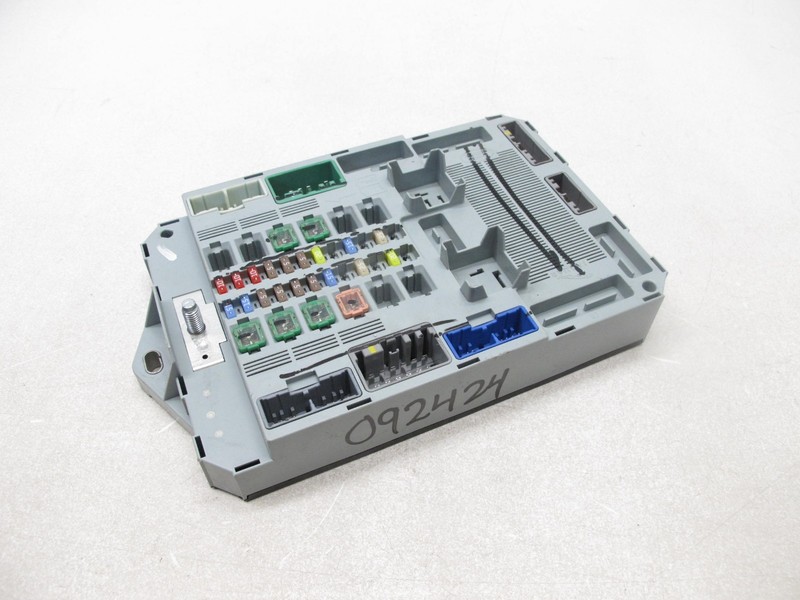 13-15 JAGUAR X250 XF XFR XFR-S FUSE BOX RELAY JUNCTION MODULE UNIT OEM 092424