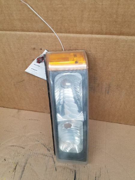 Driver Corner/Park Light Classic Style Fits 03-07 SILVERADO 1500 PICKUP 251299