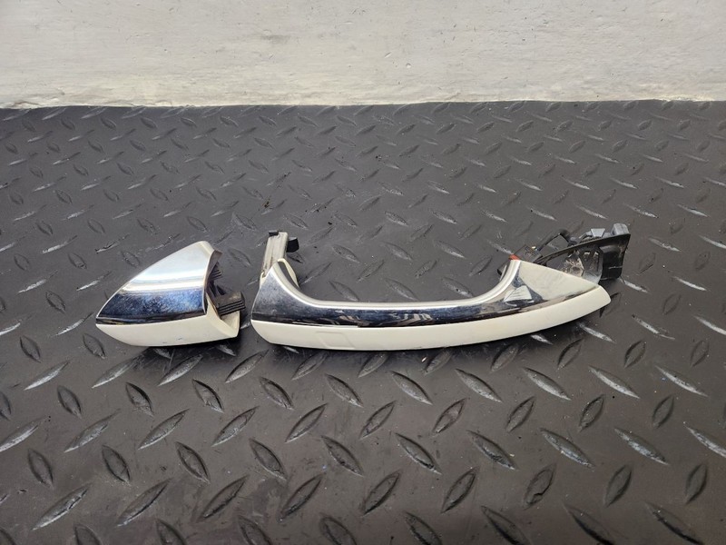 10-13 Mercedes-Benz S400 Front Right Door Handle Assembly White OEM 2217601070