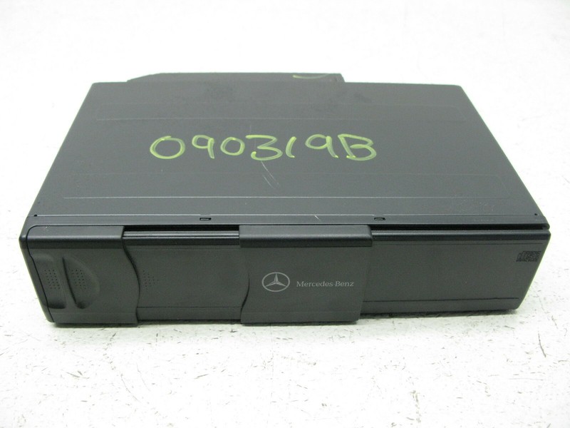 03-09 Mercedes W203 W209 CD Disc Changer Player Reader 090319B