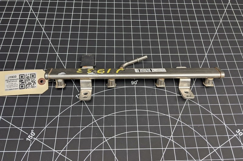 Fuel Injector Rail 2018 Jeep Renegade 4593987AC / 04627892AB 2013-2019 2020 2021