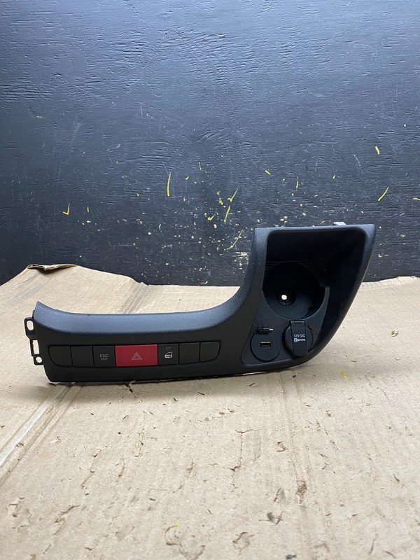 2014-2018 Ram Promaster Front Center Hazard Cover Storage USB Cup Holde X5876 DG