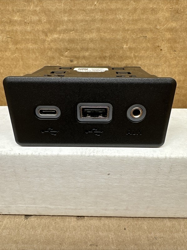 2019 - 2023 CHEVROLET EQUINOX DASH AUX IN USB C PORT CONTROL SWITCH 13529865 OEM