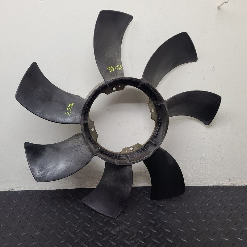 04-15 Nissan Titan Fan Blade OEM 21060-ZQ50A