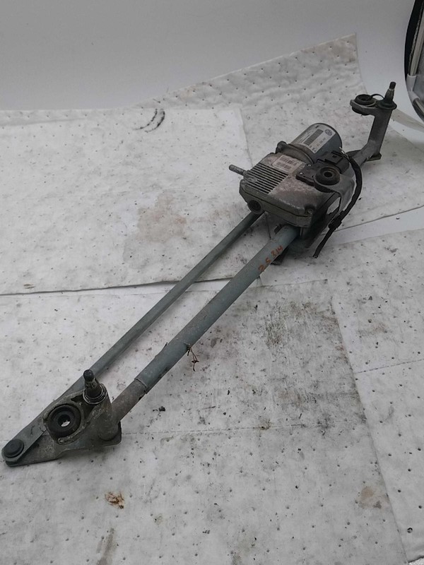 2012 Volkswagen Tiguan Wiper Motor OEM 5N1955023B Red 180K Miles