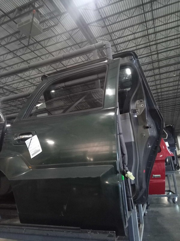 2002 Cadillac Escalade Rear Right Door Green 4DR SUV Light Scratches 590119