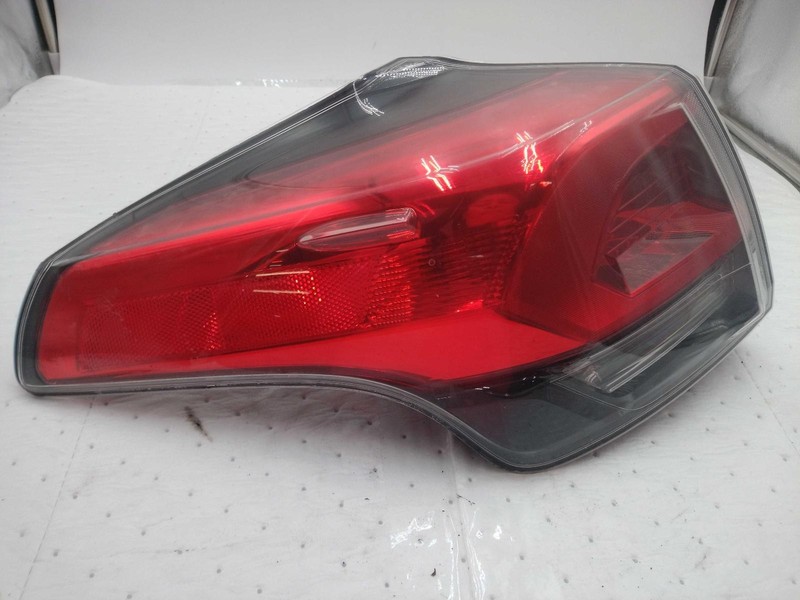 2016-2018 Toyota RAV4 Left Tail Light Assembly Red OEM 272886 Used