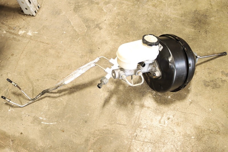 1997-2004 Chevy Corvette C5 Power Brake Booster Master Cylinder Assm OEM *USED*