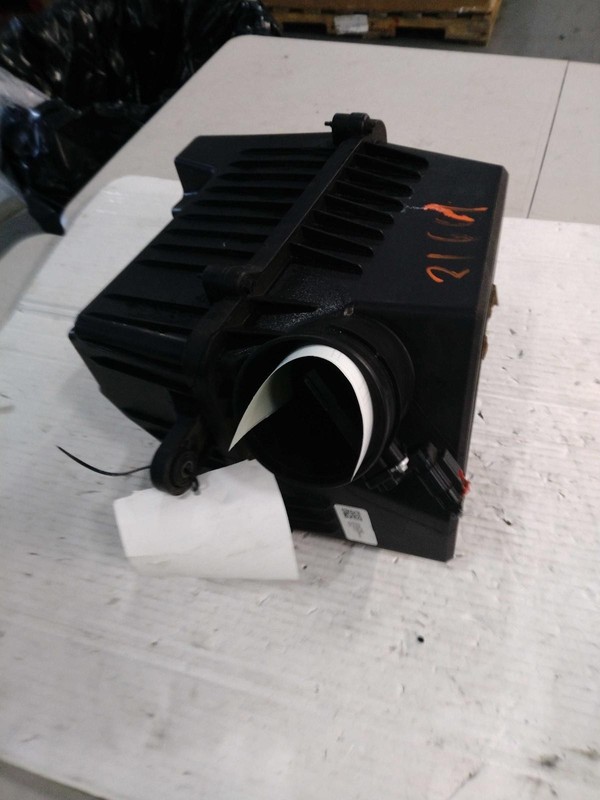 2017 Chevrolet Equinox Air Cleaner Assembly OEM 23262740 Used 85K Miles
