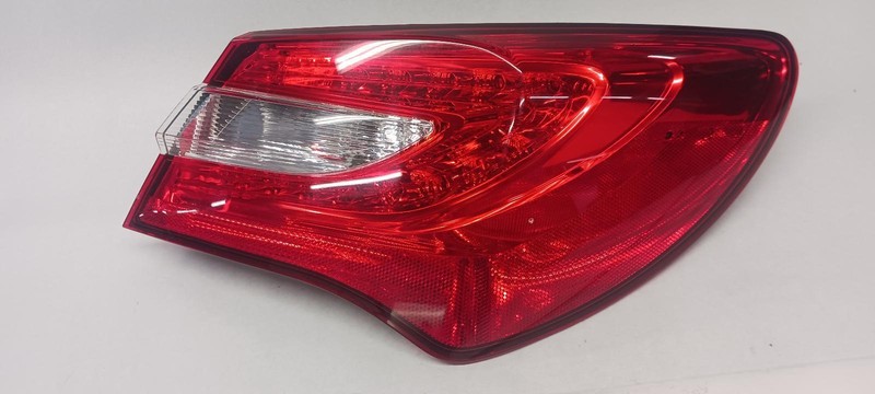 11-'14 CHRYSLER 200 Sedan Right passenger Taillight OEM Grade A!