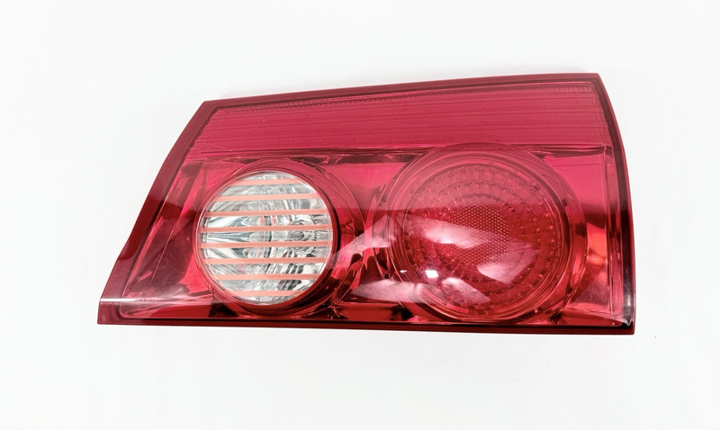 2006-2010 Toyota Sienna Tail Light Right Passenger Side RH Inner Tailgate OEM