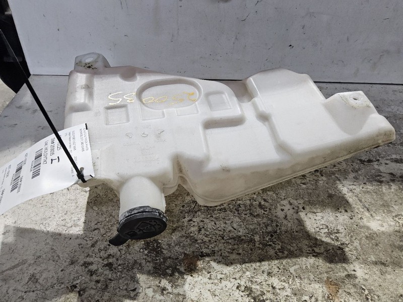 Wash Reservoir Fits 20-23 SILVERADO 2500 PICKUP 3404206