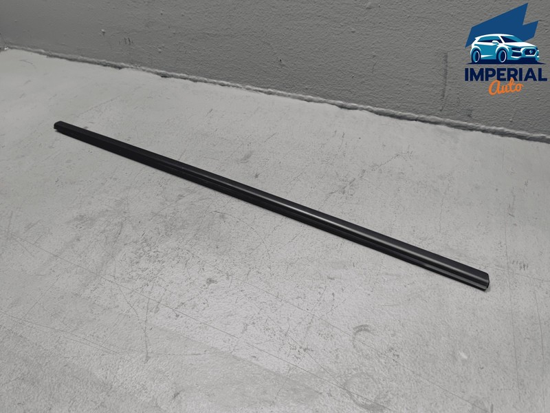 HONDA CIVIC HATCH FRONT PASSENGER SIDE DOOR WINDOW BELT MOLDING OEM 2017 - 2021