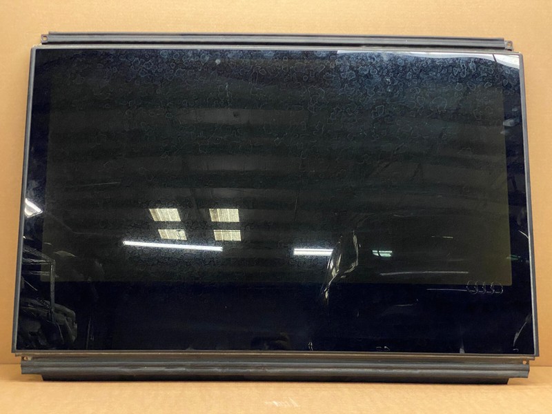 2007-2009 AUDI Q7 CENTER MIDDLE SUNROOF MOON ROOF WINDOW GLASS OEM LOT686