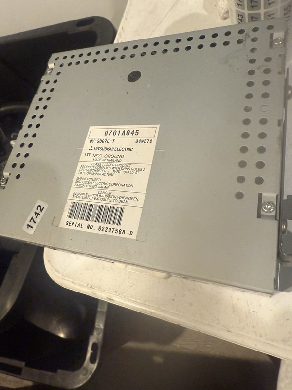 06 07 08 09 Mitsubishi Galant MP3 Radio AM FM Receiver CD MP3 Disc 8701A045