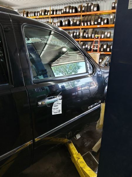 Passenger Front Door Thru 11/14/10 Fits 07-11 AVALANCHE 1500 269429