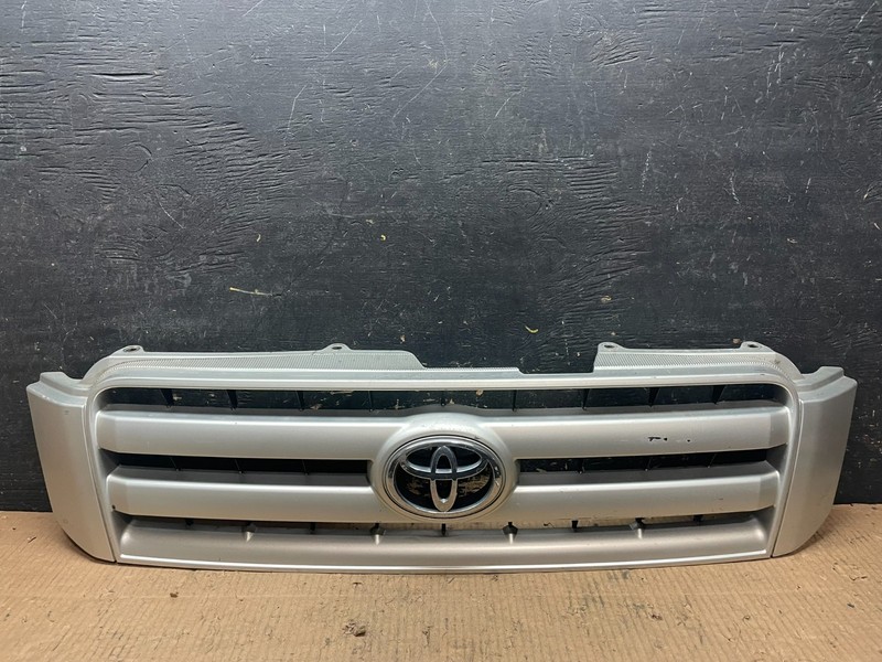 2001 to 2003 Toyota Highlander Front Upper Grille Grill With Emblem OEM Y6638 DG