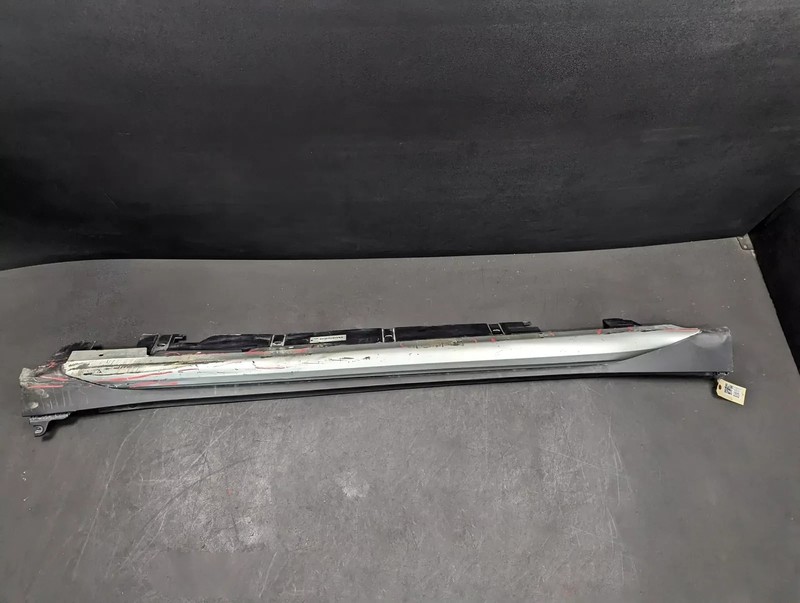 Right Rocker Panel Molding 2022 BMW X1 51777332328 2016 2017 2018 2019 - 2021 X