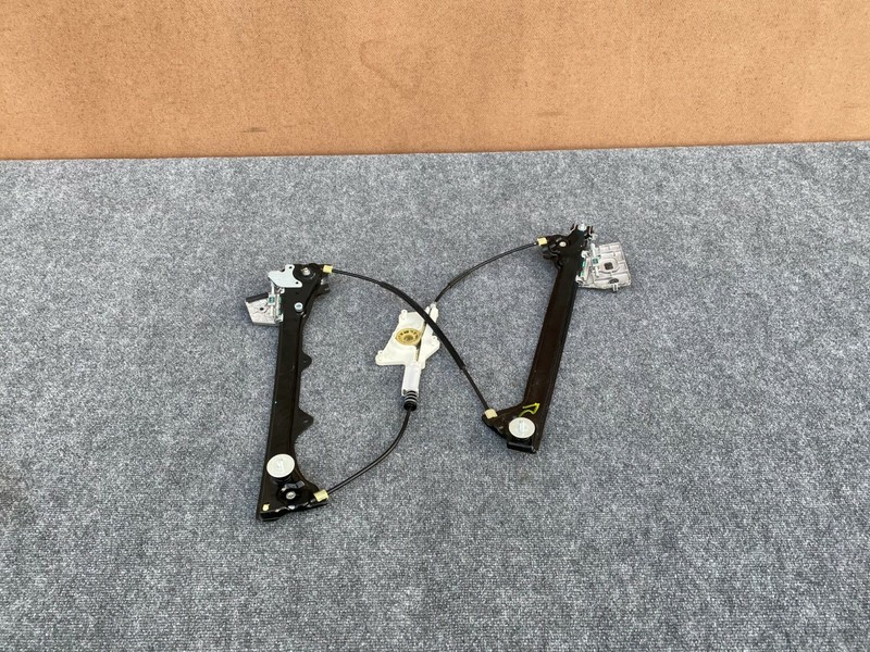INFINITI Q60 2017-2020 OEM RIGHT PASSENGER DOOR WINDOW REGULATOR. 35K