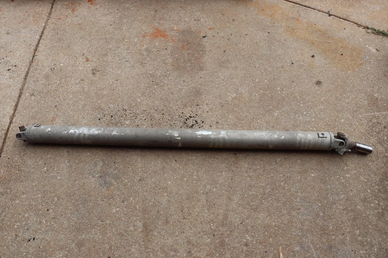2015-2020 CHEVY/GMC SUBURBAN 4X2 REAR DRIVESHAFT CARDAN DRIVE SHAFT OEM